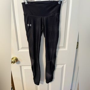 Womens under Armour size M black and pink HeatGear Compression Leggings